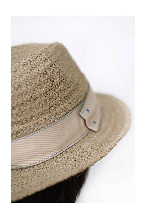 Шляпа трилби из рафии / Bedacht