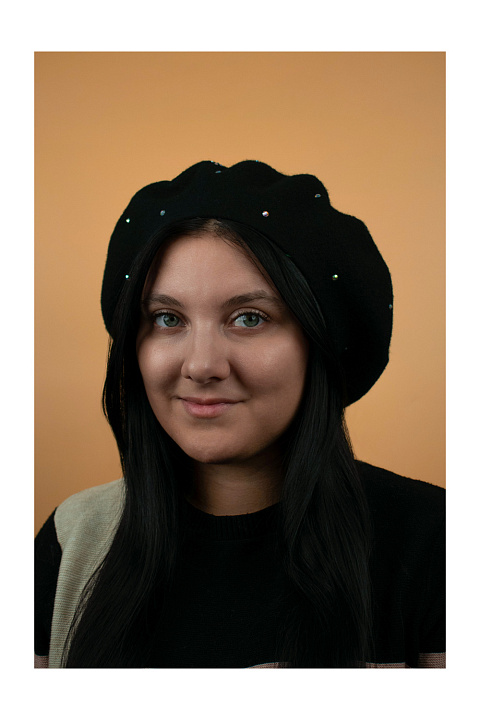 Берет классический из шерсти со стразами