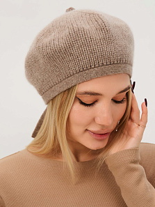 Берет демисезонный с пухом енота и мериноса