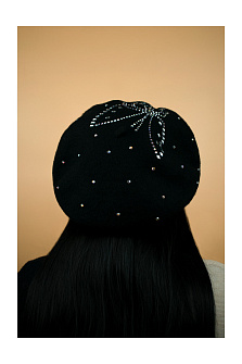 Берет классический из шерсти со стразами