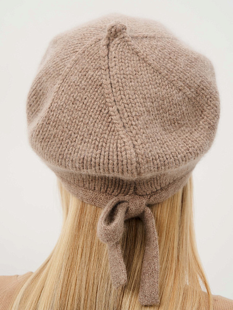 Берет демисезонный с пухом енота и мериноса