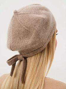 Берет демисезонный с пухом енота и мериноса